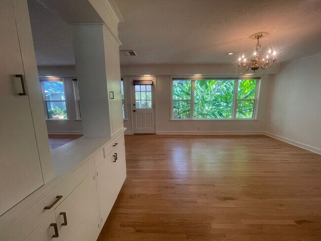 Building Photo - South Highland Beauty! This Is The One To ...
