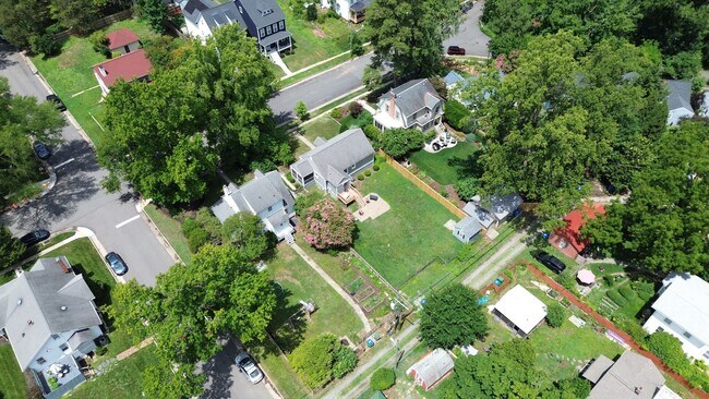 Building Photo - Heart of Woodland Heights just blocks from JRPS, Renovated 2BR / 1.5BA home with gardens