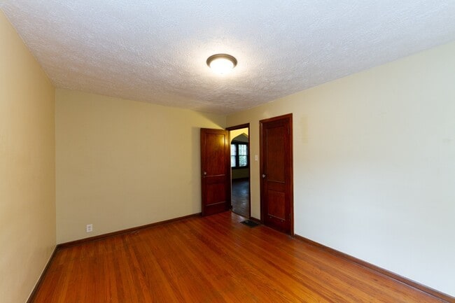 Building Photo - 1 bed 1 bath. Located in desirable Christi...