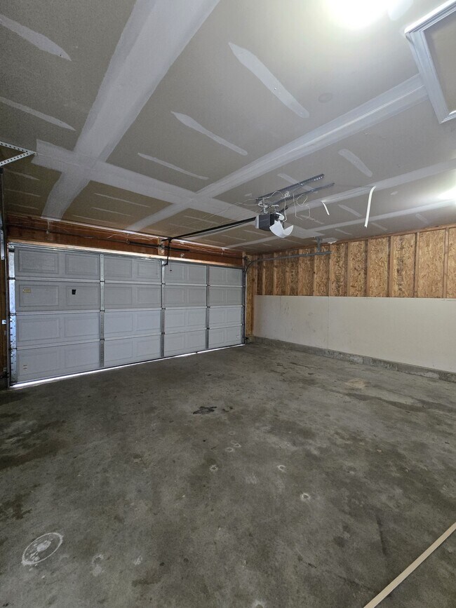 Building Photo - 4462 S Elizabeth Ave