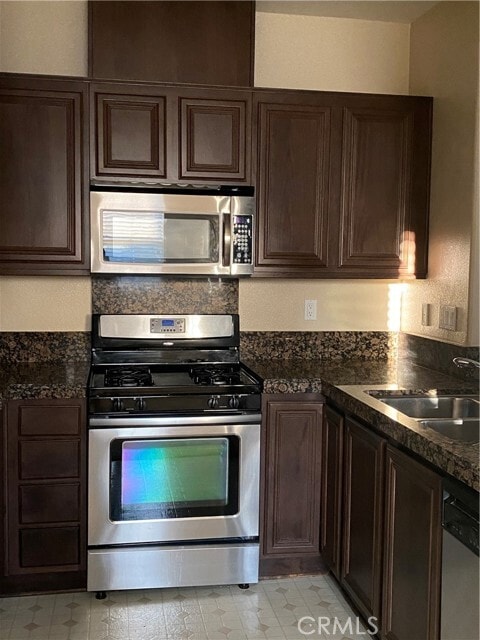 Building Photo - 17871 Shady View Dr