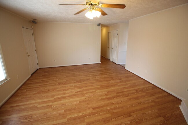 Building Photo - 7138 Summerlin Dr