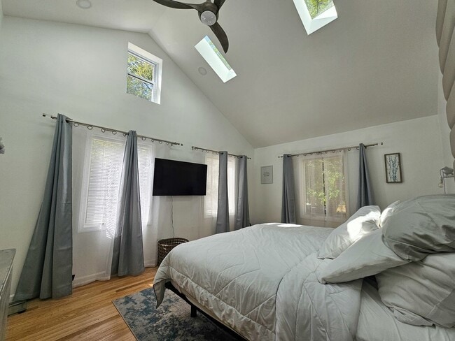 Building Photo - SPACIOUS LUXURY HOME WITH IN-LAW SUITE! [F...