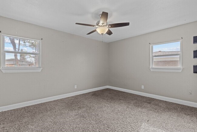 Building Photo - 1308 Laurel Ave