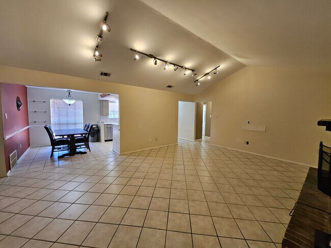 Building Photo - 1515 Desert Quail Ln