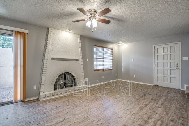 Building Photo - 5330 Kenosha Ave