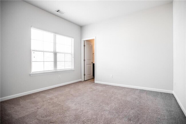 Building Photo - 5410 Mirror Lake Dr