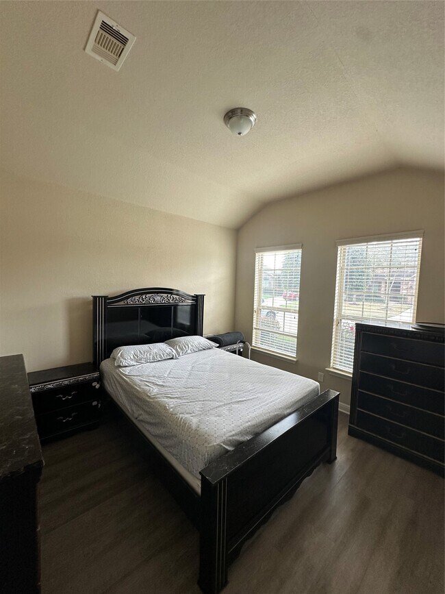 Building Photo - 18726 Bene Vista Dr