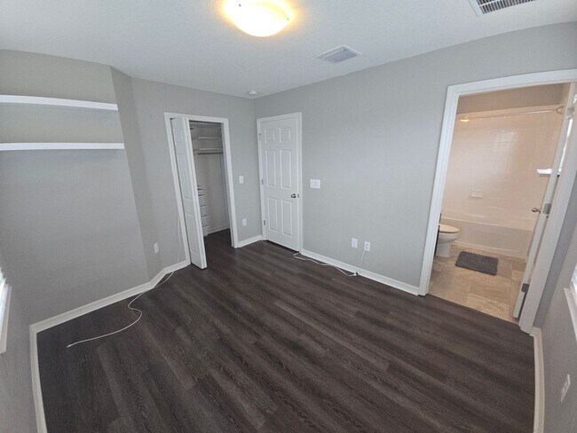 Building Photo - Beautiful 2/2.5 ***All included*** Interne...