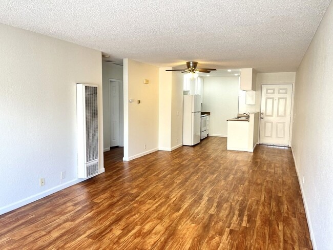 Interior Photo - 4435-4441 52nd St