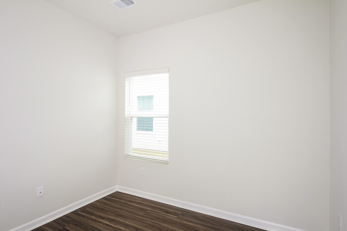 Building Photo - 351 Augustine Dr