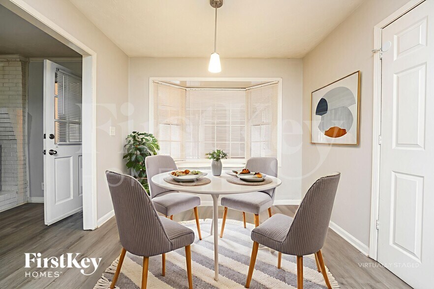 Building Photo - 4005 Huddersfield Dr SW