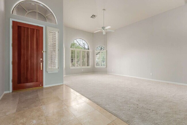 Building Photo - "Discover Your Dream Oasis: Spacious 4-Bedroom Retreat in Scottsdale's Paradise Drive!"