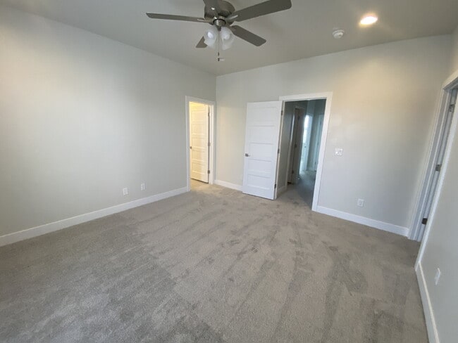 Building Photo - 4134 Baywood Dr