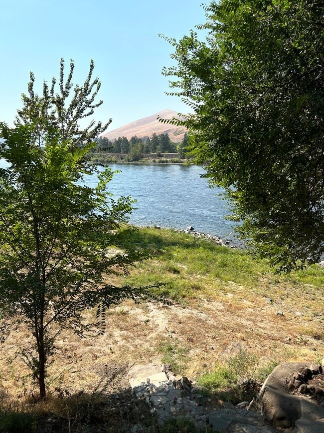 Building Photo - Custom Built Home on the Clearwater River - 20 minutes from Lewiston, ID