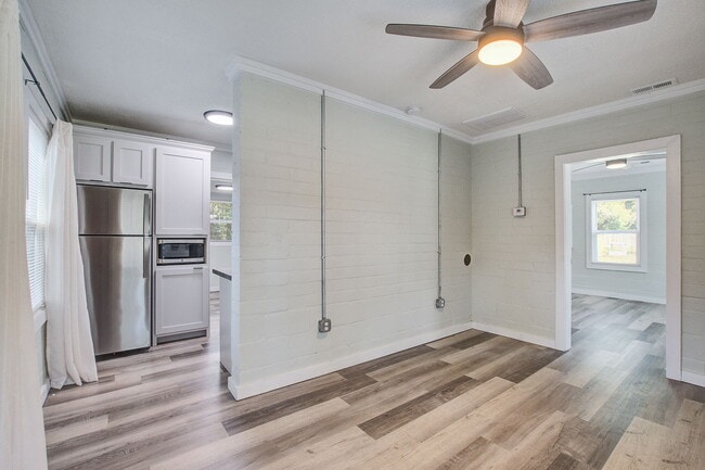 Building Photo - 118 Klein St