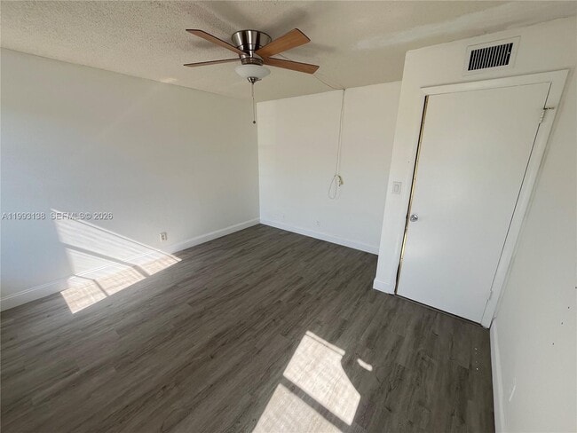 Building Photo - 1100 SE 4th Ave