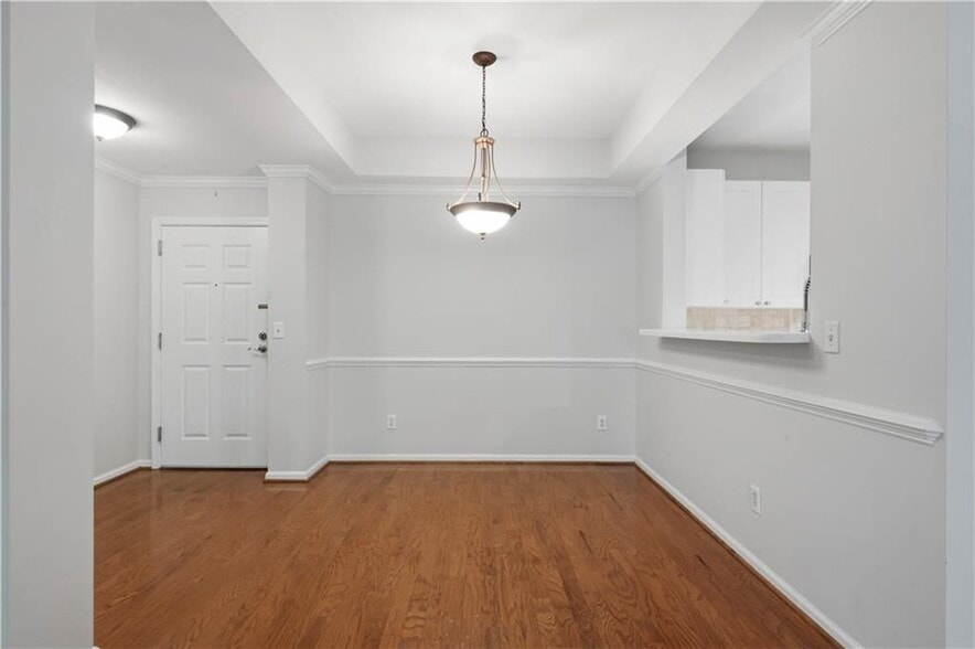 Building Photo - 424 Lindbergh Drive NE