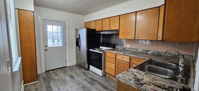 Building Photo - 214 S Church St