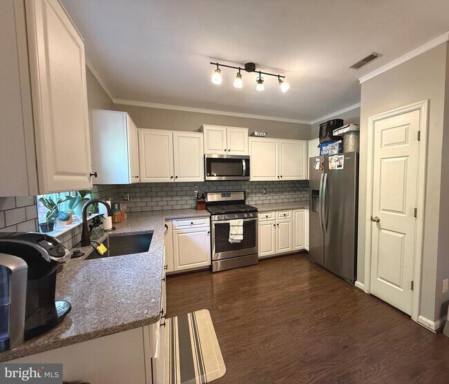 Building Photo - 8807 Howland Pl