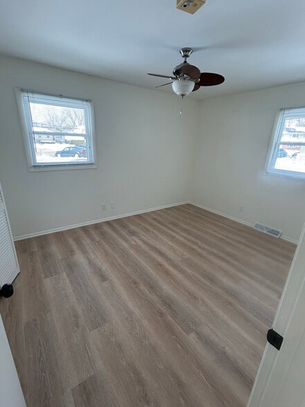 Building Photo - 402 Elmwood Dr