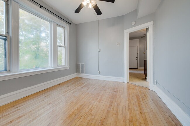 Building Photo - 2511 W Le Moyne St