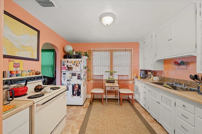 Building Photo - 2722 W Sinto Ave