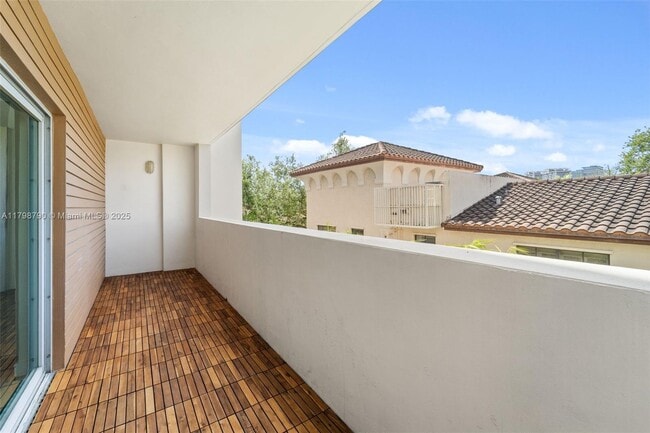 Building Photo - 2740 SW 28th Terrace