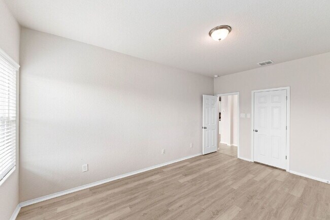 Building Photo - Comfortable Living in Converse – 3 Bedroom...
