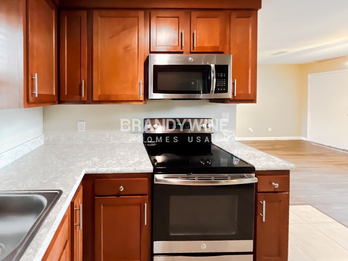 Building Photo - 6011 Meadow Ln