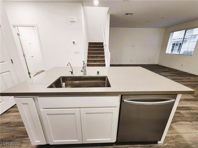 Building Photo - 25 Barbara Ln