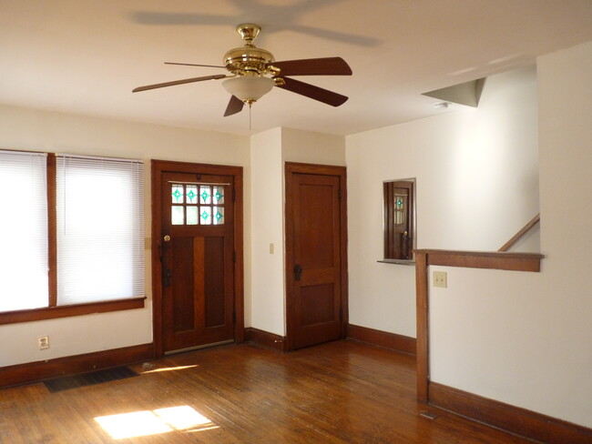 Building Photo - 122 E Tompkins St