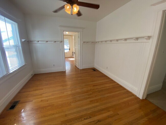 Building Photo - 2006003/85T