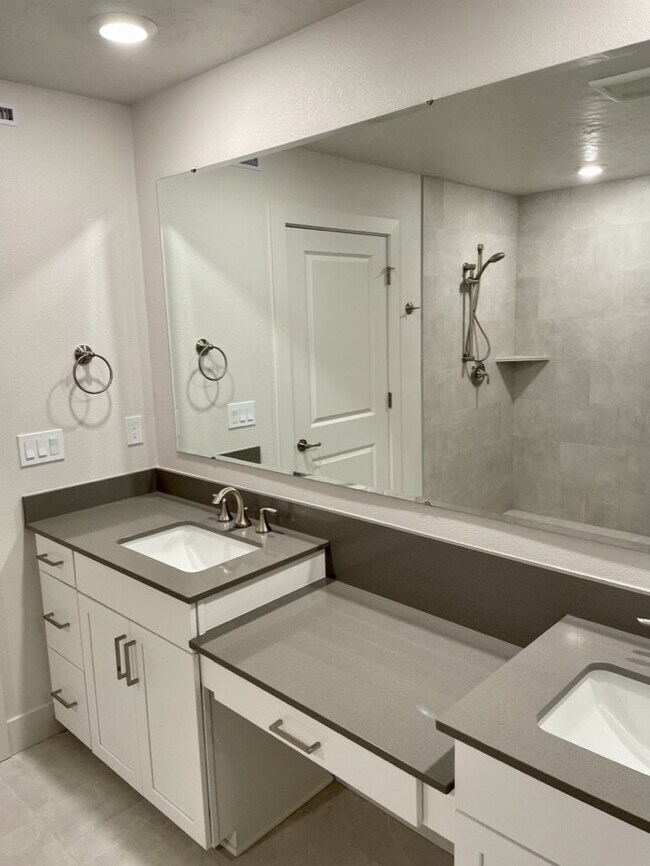 Building Photo - "Spacious 4-Bedroom Home on East Caldera Street with 2.5 Baths and 2,498 Sq Ft of Comfort in Meri...