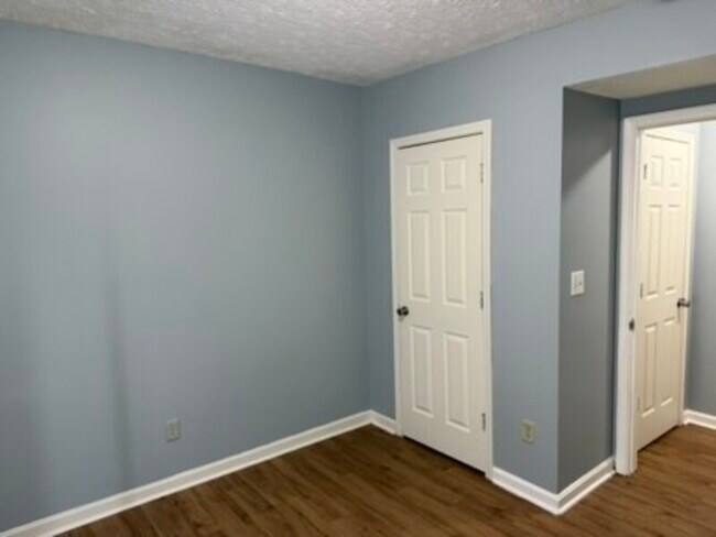 Building Photo - 1612 W Market St