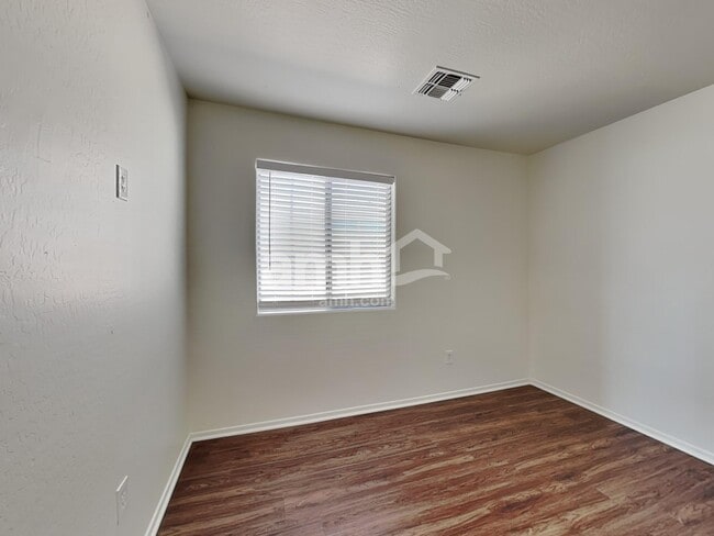 Building Photo - 33335 N Hidden Canyon Dr