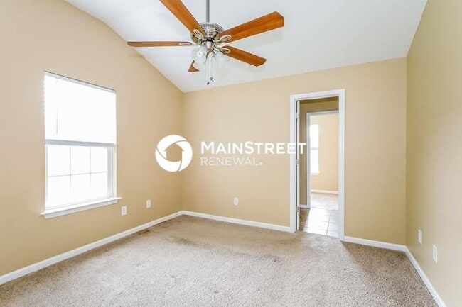 Building Photo - 3 Bedroom Pet-Friendly Home in Charlotte, NC with Main Street Renewal