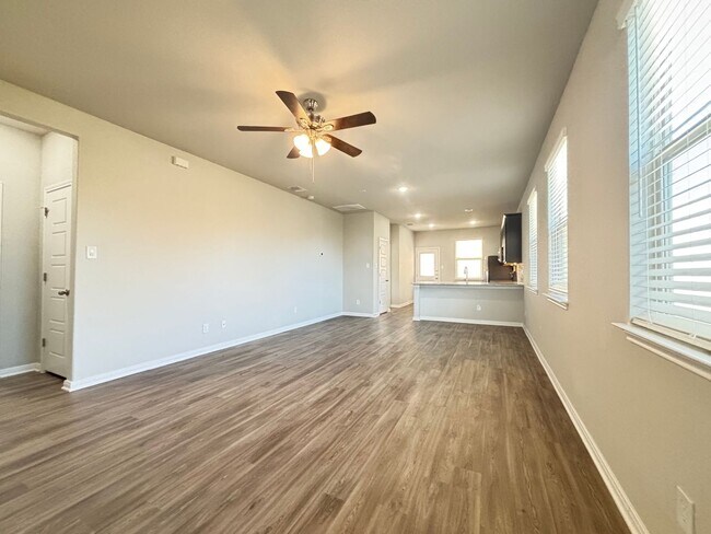 Building Photo - Luxury Living in the Heart of Cibolo!