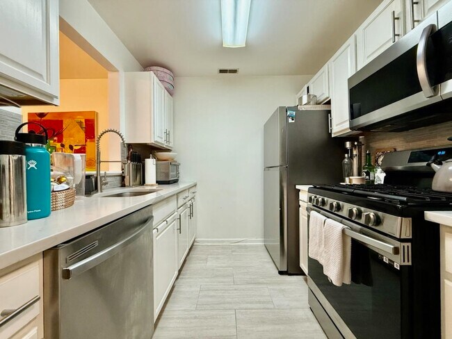 Building Photo - 267 GATES Ave