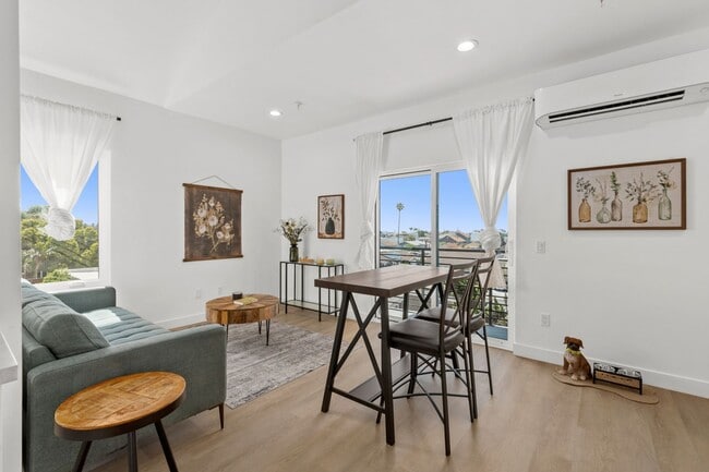 Interior Photo - GP - 2650 B Street