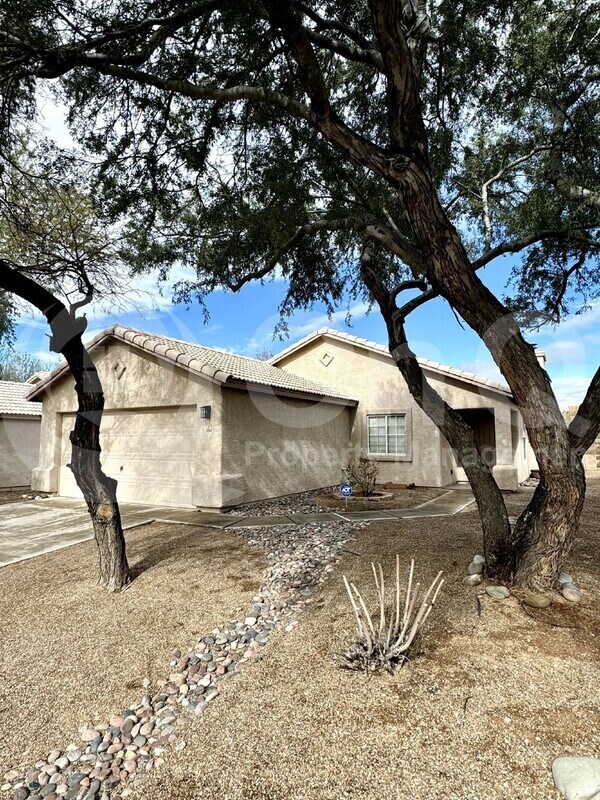 Building Photo - 2084 W Cholla Estate Dr