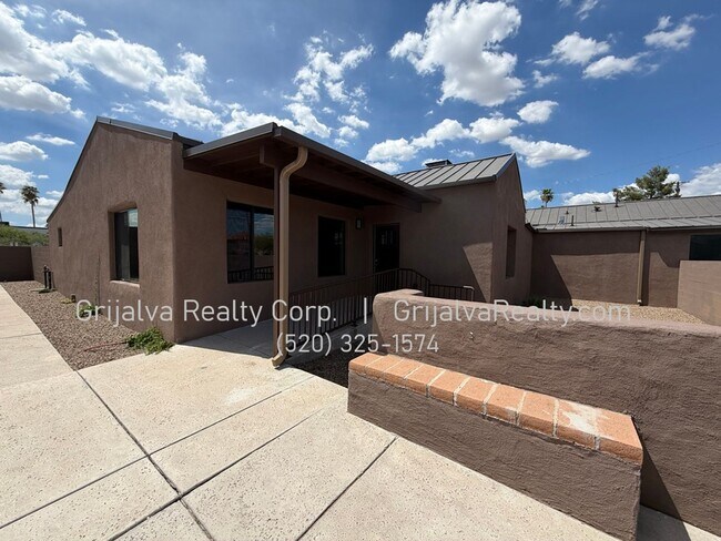 Building Photo - 3861 E 3rd St
