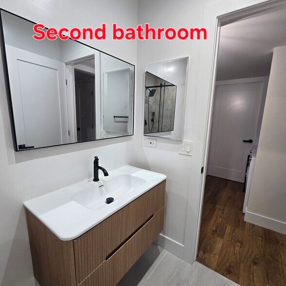 Building Photo - 916 S Sherbourne Dr