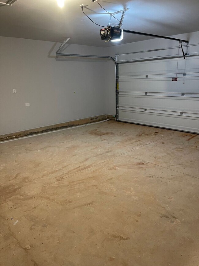 Building Photo - 2600 NW 199th St