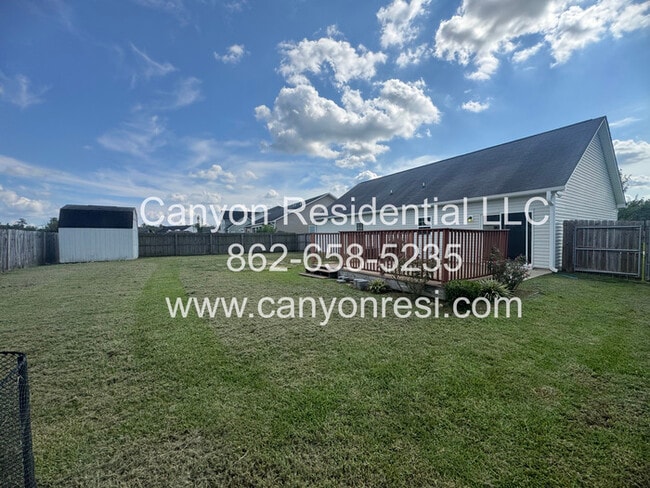 Building Photo - 567 Broad Dr