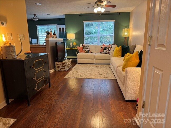 Building Photo - 8763 Robinson Forest Dr