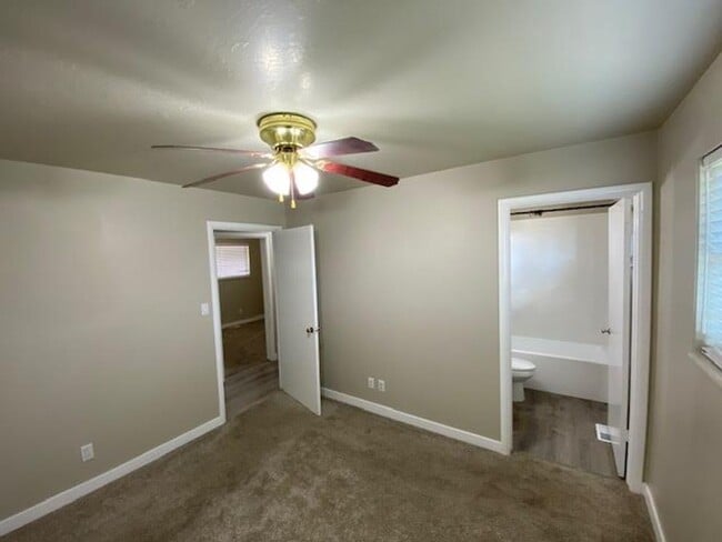 Building Photo - 3 Bedroom 2 Bath Single Family Home