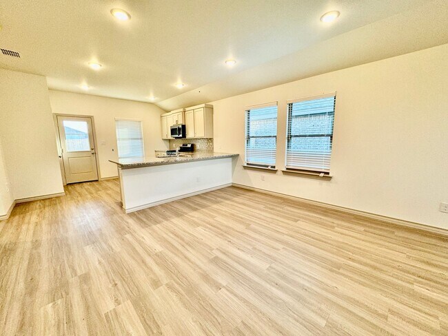 Building Photo - 3 Bed 2 Bath - Frenship ISD