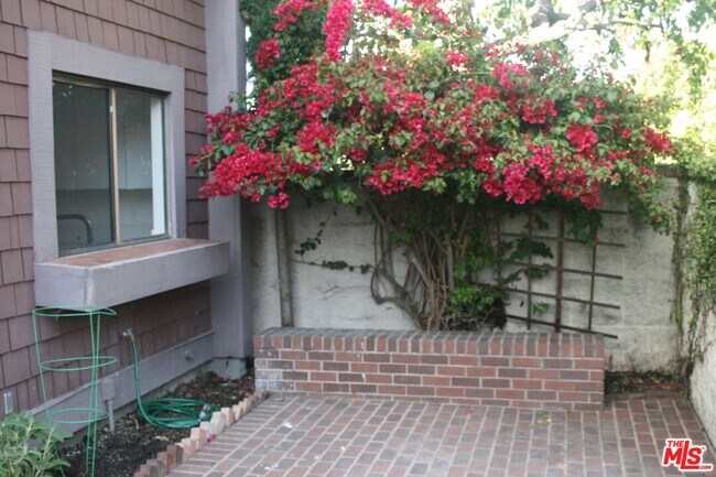Building Photo - 4561 Alla Rd