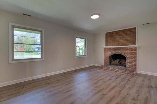 Building Photo - 507 Stonegate Dr